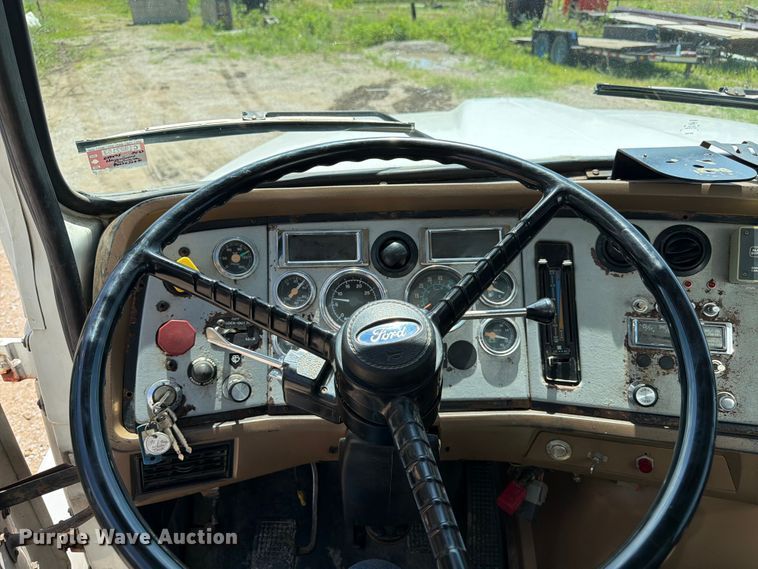 image for item FN5754 1996 Ford LTA9000 vacuum truck