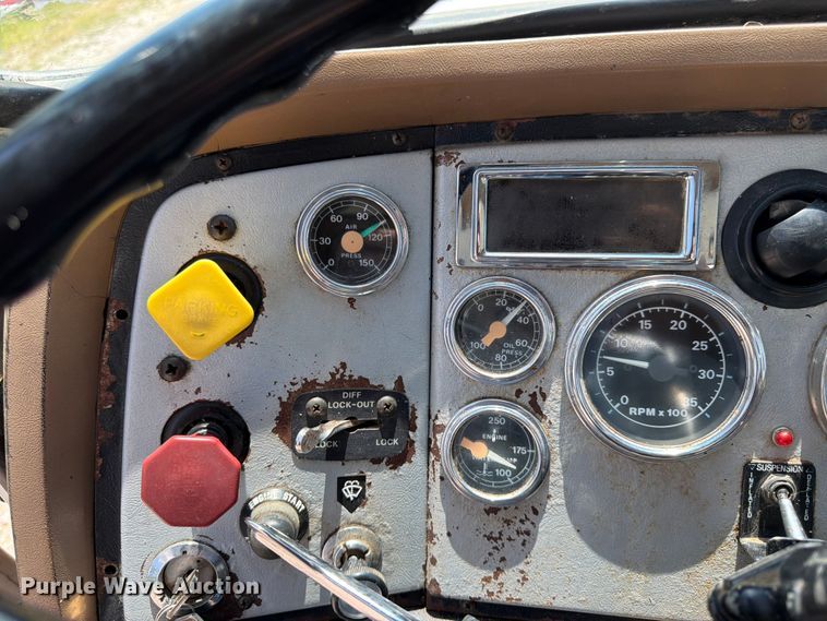 image for item FN5754 1996 Ford LTA9000 vacuum truck