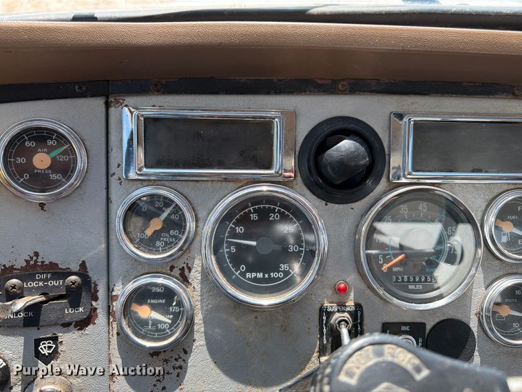 image for item FN5754 1996 Ford LTA9000 vacuum truck