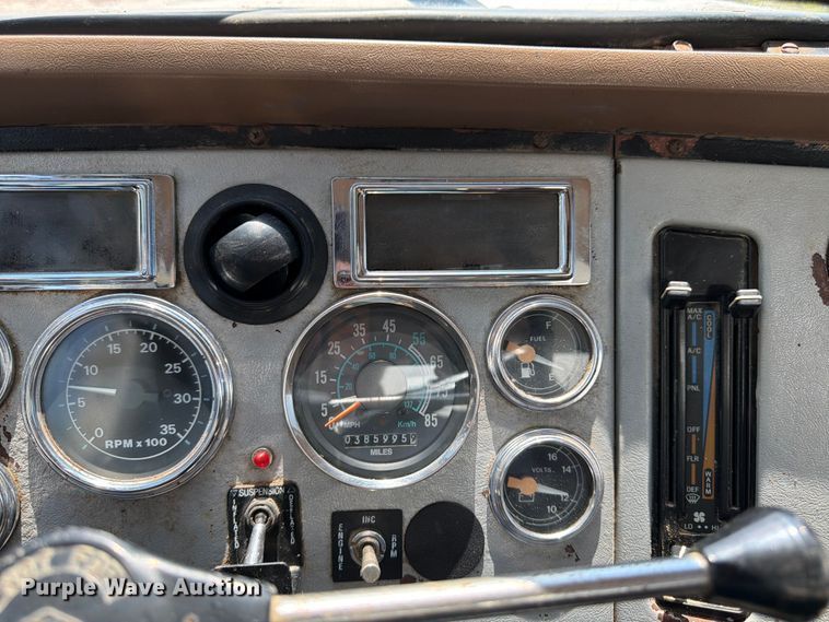 image for item FN5754 1996 Ford LTA9000 vacuum truck