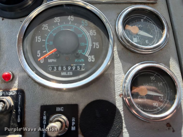 image for item FN5754 1996 Ford LTA9000 vacuum truck
