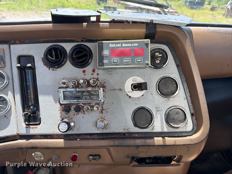 image for item FN5754 1996 Ford LTA9000 vacuum truck
