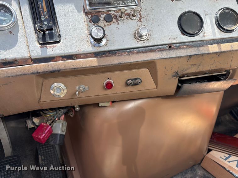 image for item FN5754 1996 Ford LTA9000 vacuum truck