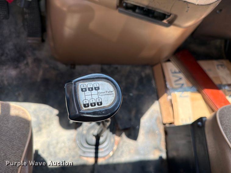 image for item FN5754 1996 Ford LTA9000 vacuum truck