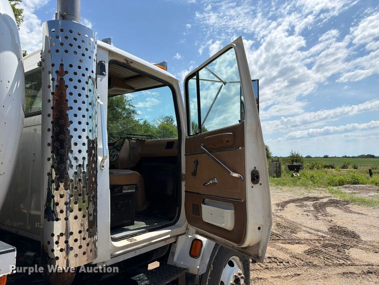 image for item FN5754 1996 Ford LTA9000 vacuum truck