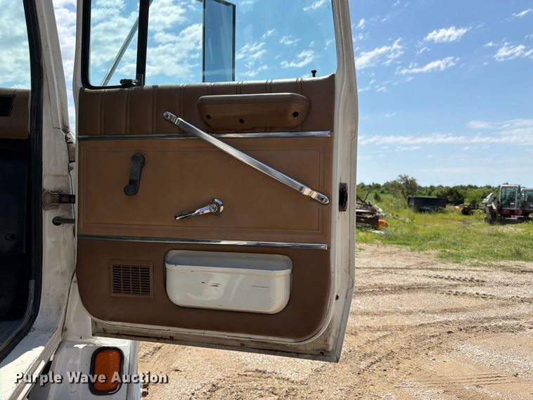 image for item FN5754 1996 Ford LTA9000 vacuum truck