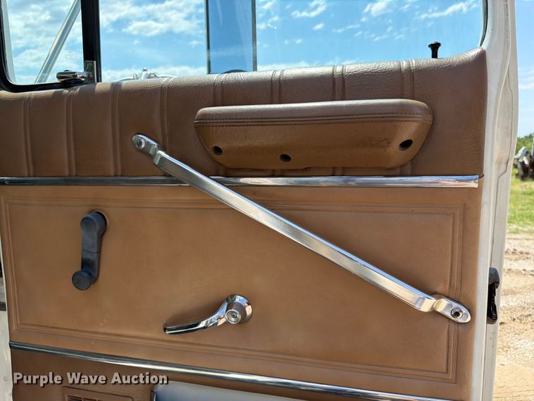 image for item FN5754 1996 Ford LTA9000 vacuum truck
