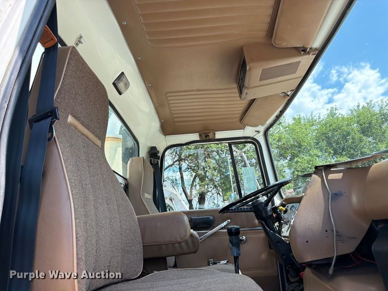 image for item FN5754 1996 Ford LTA9000 vacuum truck