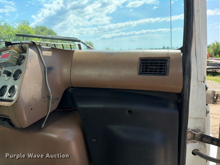 image for item FN5754 1996 Ford LTA9000 vacuum truck