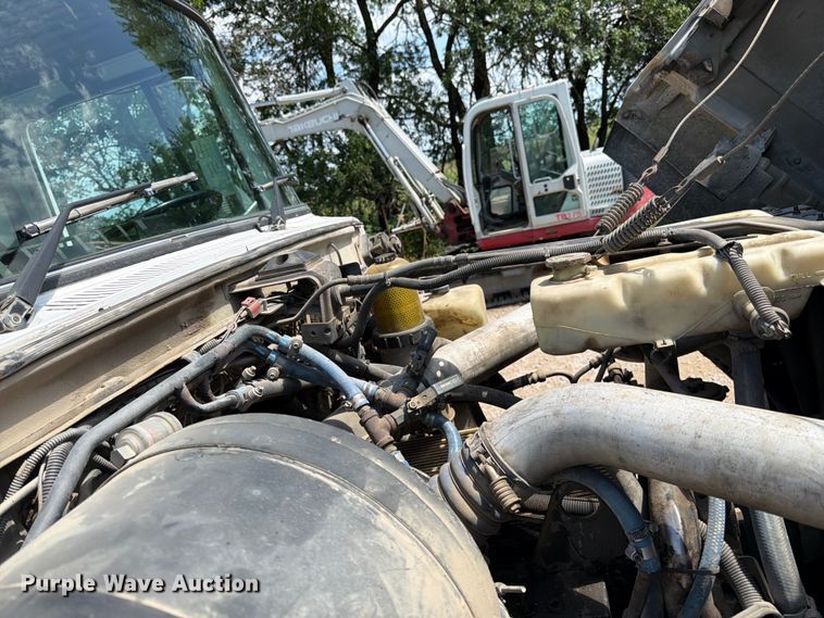 image for item FN5754 1996 Ford LTA9000 vacuum truck
