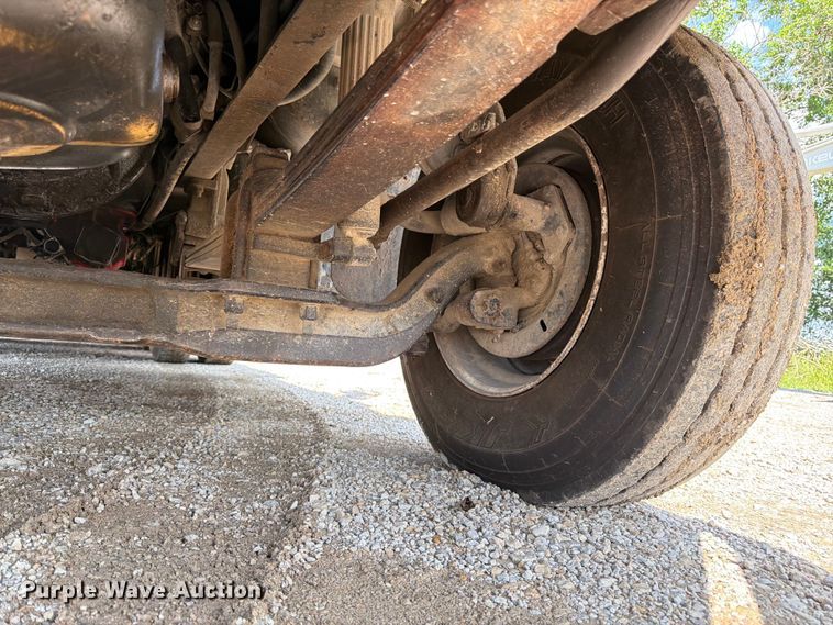 image for item FN5754 1996 Ford LTA9000 vacuum truck