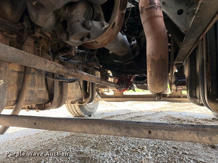 image for item FN5754 1996 Ford LTA9000 vacuum truck