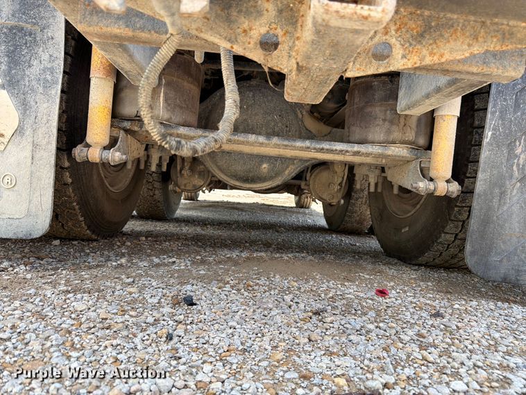 image for item FN5754 1996 Ford LTA9000 vacuum truck