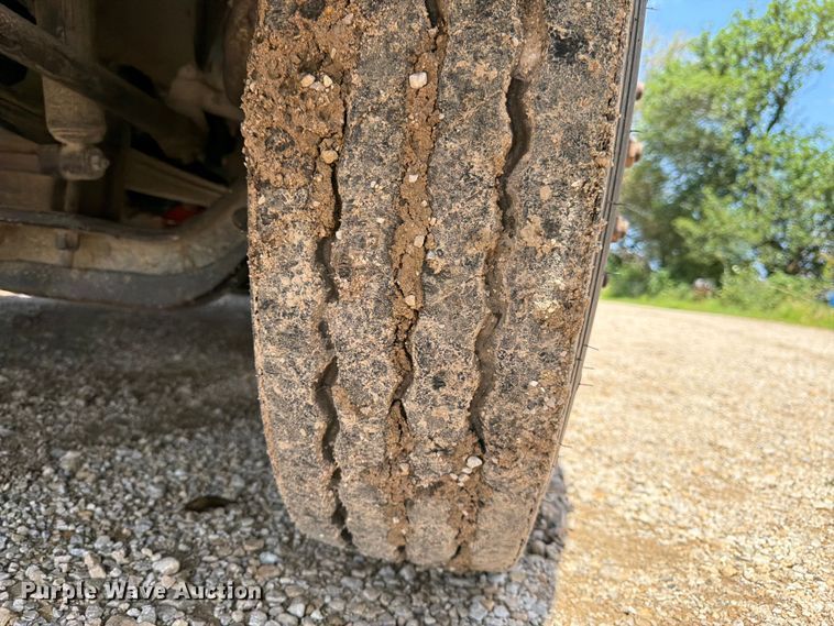 image for item FN5754 1996 Ford LTA9000 vacuum truck