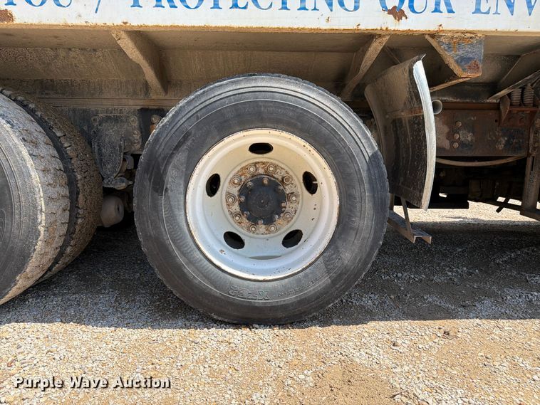 image for item FN5754 1996 Ford LTA9000 vacuum truck