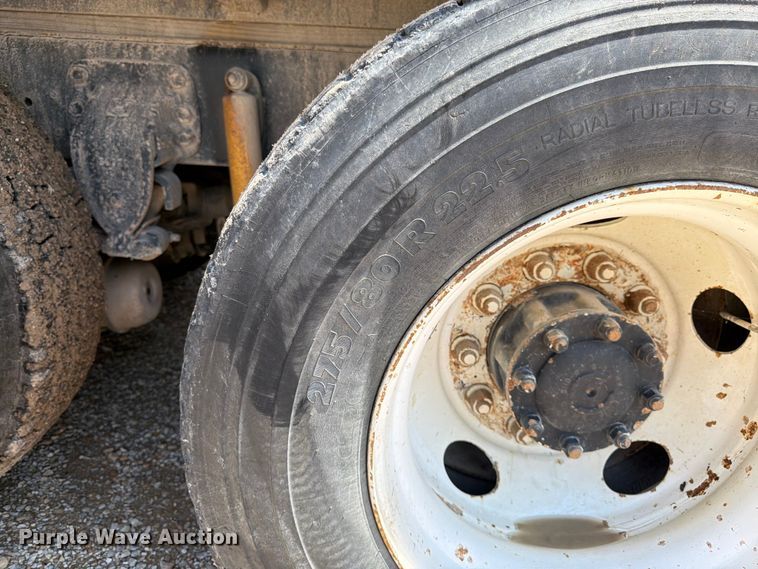 image for item FN5754 1996 Ford LTA9000 vacuum truck