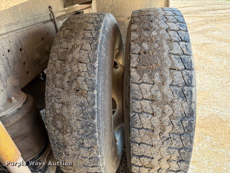 image for item FN5754 1996 Ford LTA9000 vacuum truck