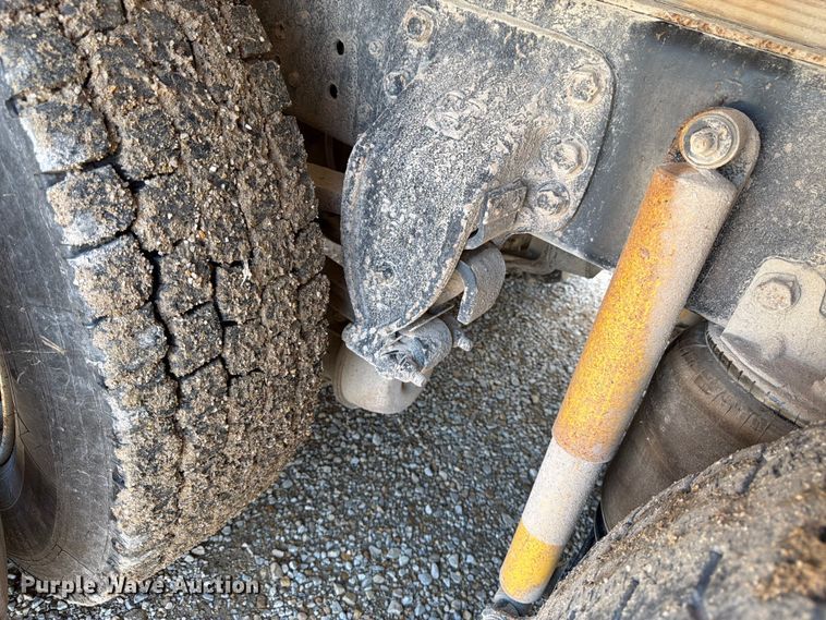 image for item FN5754 1996 Ford LTA9000 vacuum truck