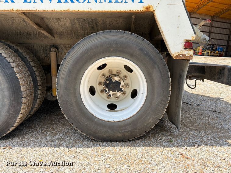 image for item FN5754 1996 Ford LTA9000 vacuum truck