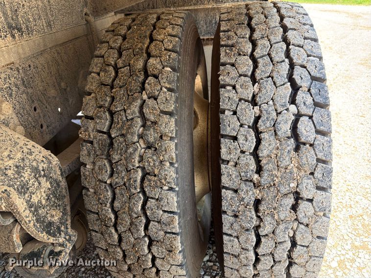 image for item FN5754 1996 Ford LTA9000 vacuum truck