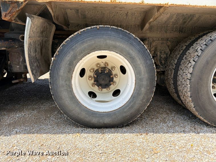 image for item FN5754 1996 Ford LTA9000 vacuum truck
