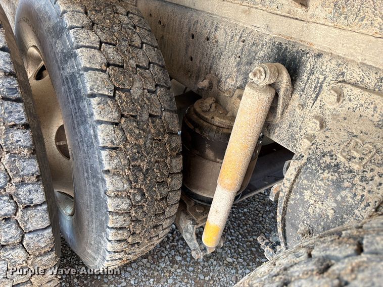 image for item FN5754 1996 Ford LTA9000 vacuum truck
