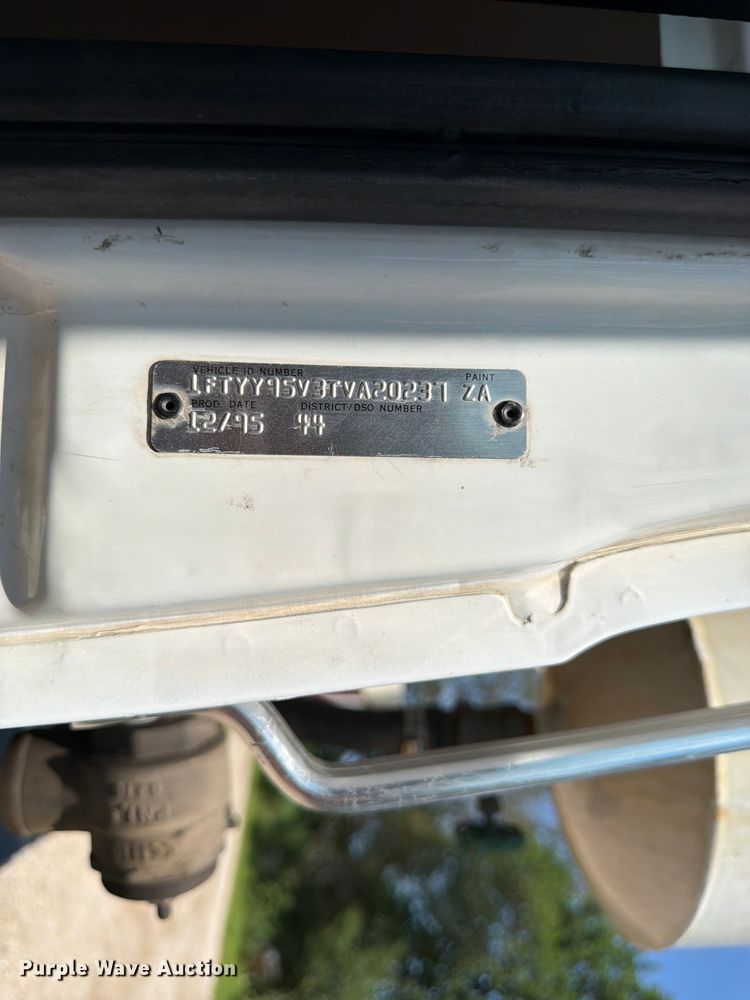image for item FN5754 1996 Ford LTA9000 vacuum truck