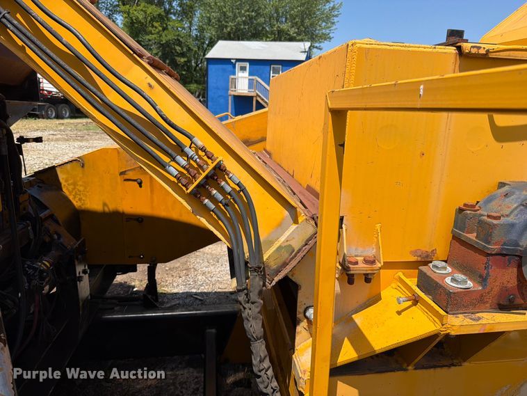 image for item FN5774 2008 Woodsman 337-FC wood chipper