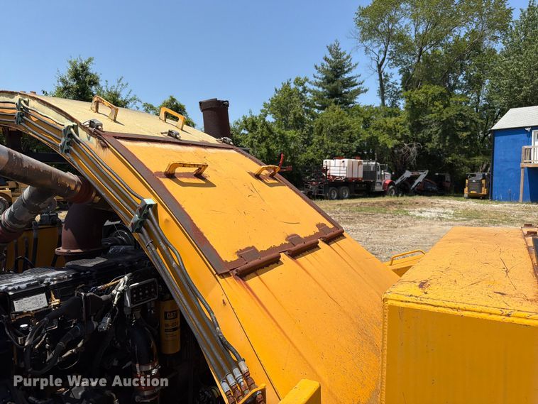 image for item FN5774 2008 Woodsman 337-FC wood chipper