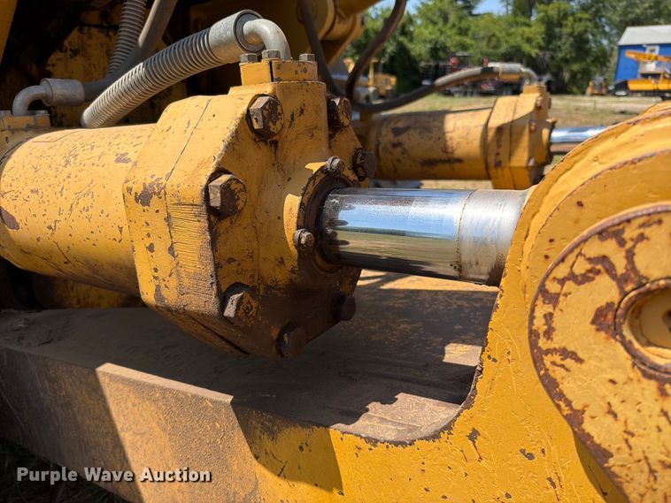 image for item FN5775 1995 Caterpillar D8N dozer