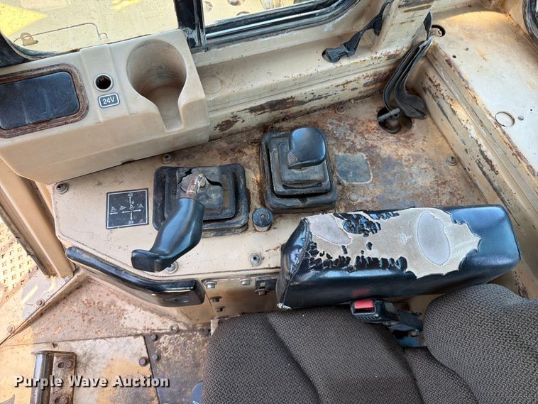 image for item FN5775 1995 Caterpillar D8N dozer