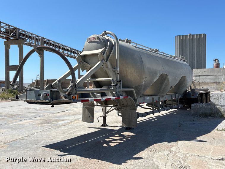 image for item FP3000 2006 Heil pneumatic dry bulk trailer