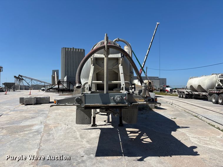 image for item FP3000 2006 Heil pneumatic dry bulk trailer