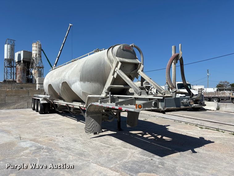 image for item FP3000 2006 Heil pneumatic dry bulk trailer