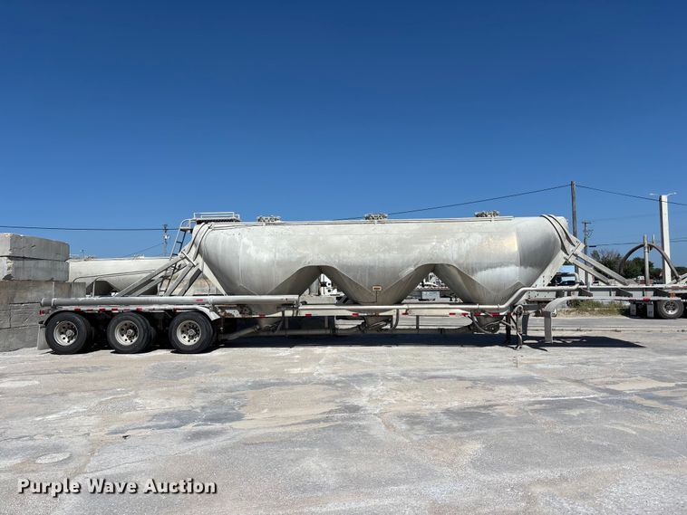 image for item FP3000 2006 Heil pneumatic dry bulk trailer