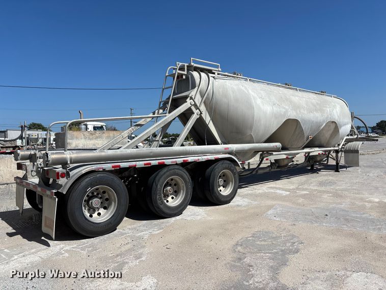 image for item FP3000 2006 Heil pneumatic dry bulk trailer