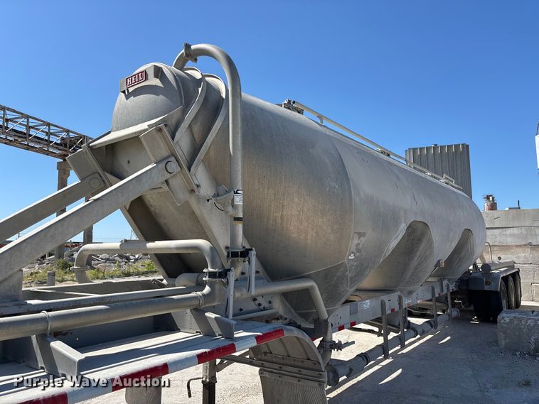 image for item FP3000 2006 Heil pneumatic dry bulk trailer