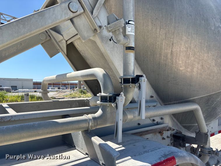 image for item FP3000 2006 Heil pneumatic dry bulk trailer
