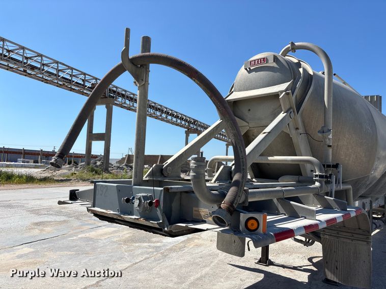 image for item FP3000 2006 Heil pneumatic dry bulk trailer