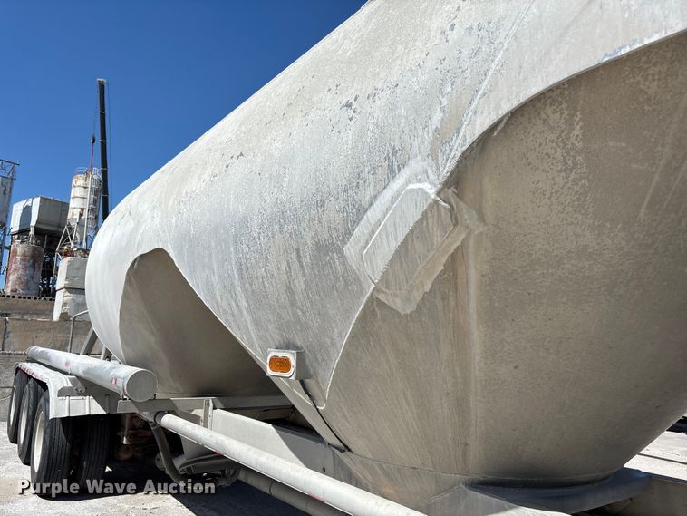 image for item FP3000 2006 Heil pneumatic dry bulk trailer