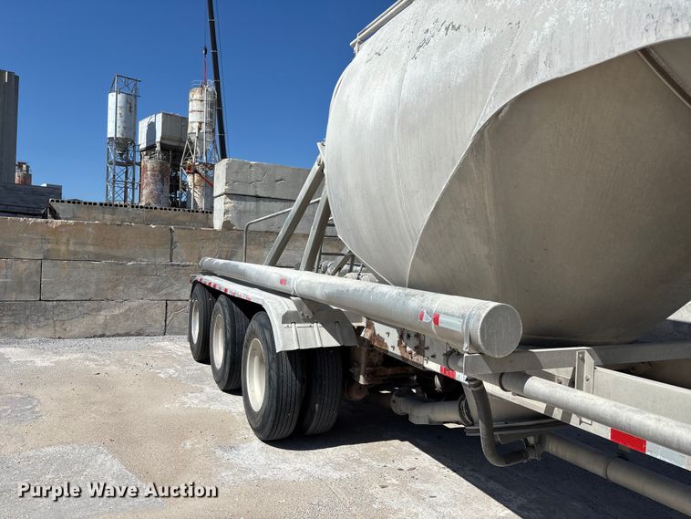 image for item FP3000 2006 Heil pneumatic dry bulk trailer