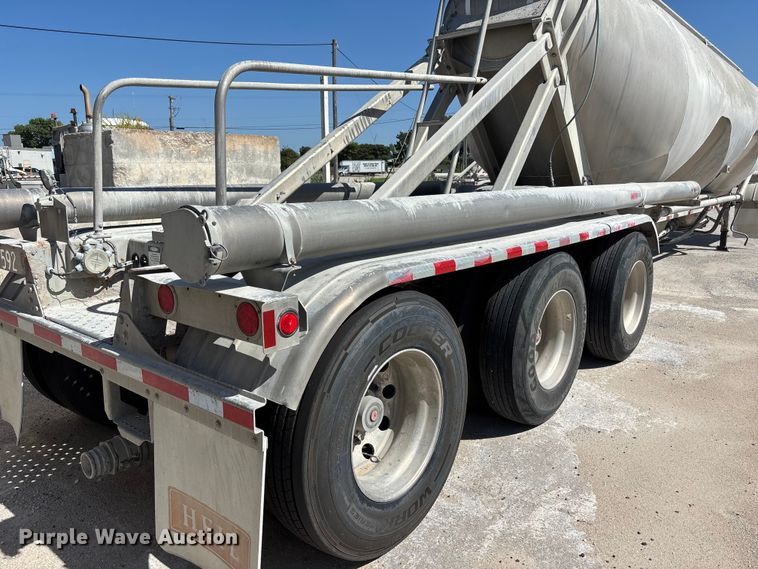 image for item FP3000 2006 Heil pneumatic dry bulk trailer