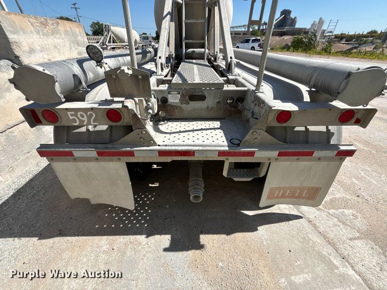 image for item FP3000 2006 Heil pneumatic dry bulk trailer