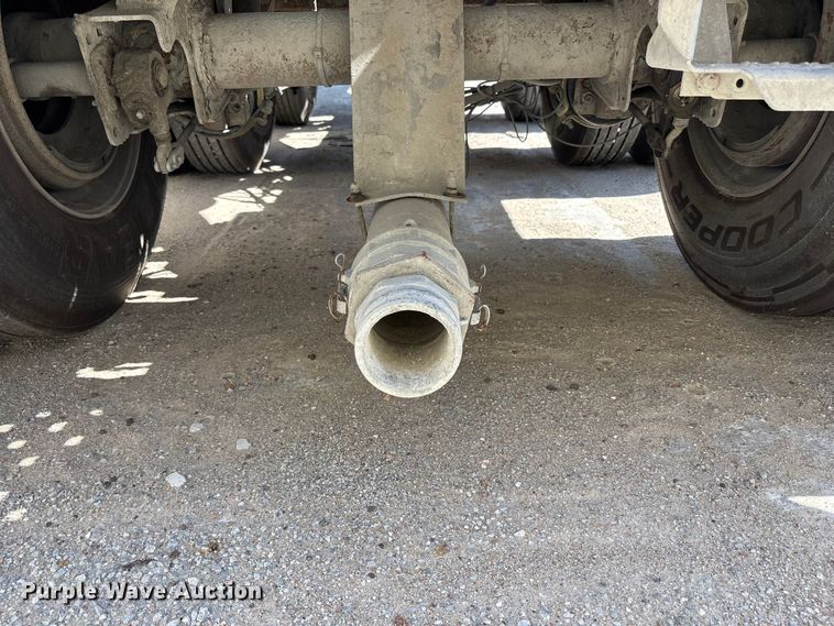 image for item FP3000 2006 Heil pneumatic dry bulk trailer