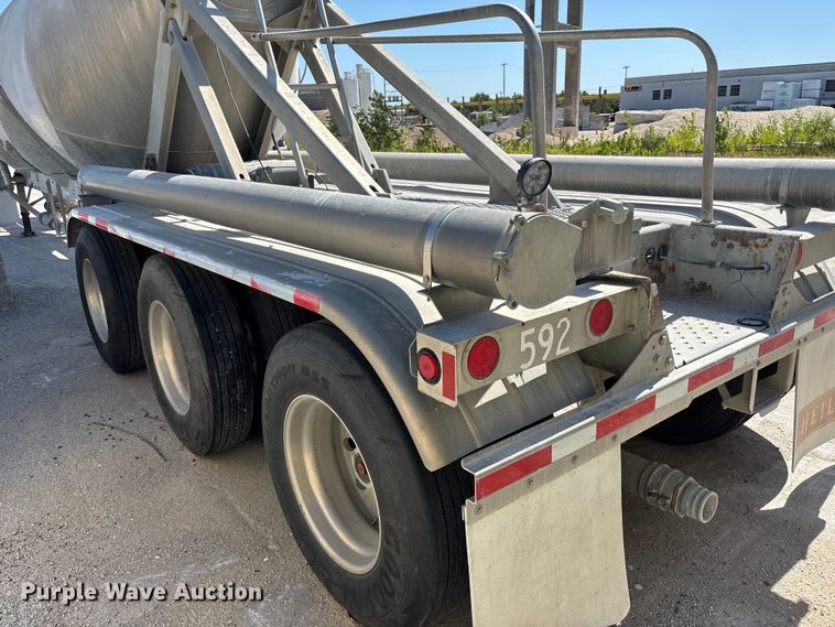 image for item FP3000 2006 Heil pneumatic dry bulk trailer