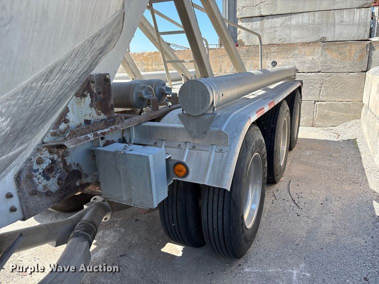image for item FP3000 2006 Heil pneumatic dry bulk trailer