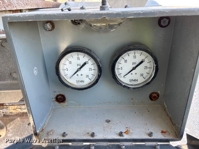 image for item FP3000 2006 Heil pneumatic dry bulk trailer