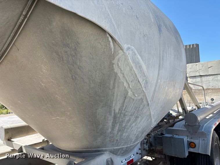 image for item FP3000 2006 Heil pneumatic dry bulk trailer
