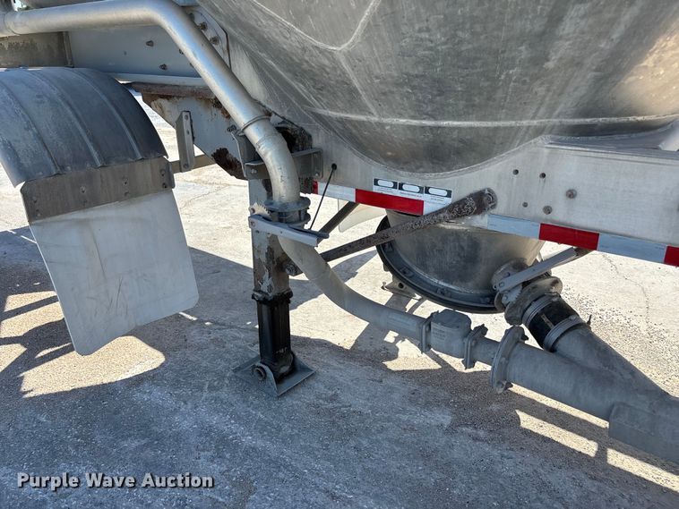 image for item FP3000 2006 Heil pneumatic dry bulk trailer