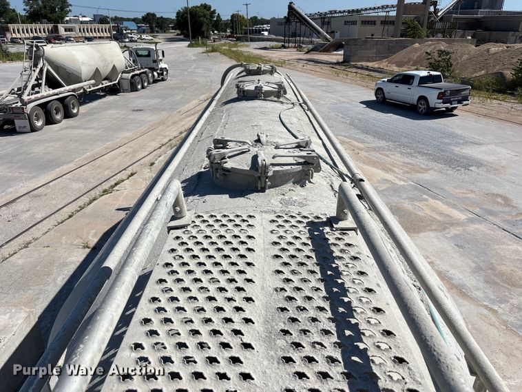 image for item FP3000 2006 Heil pneumatic dry bulk trailer
